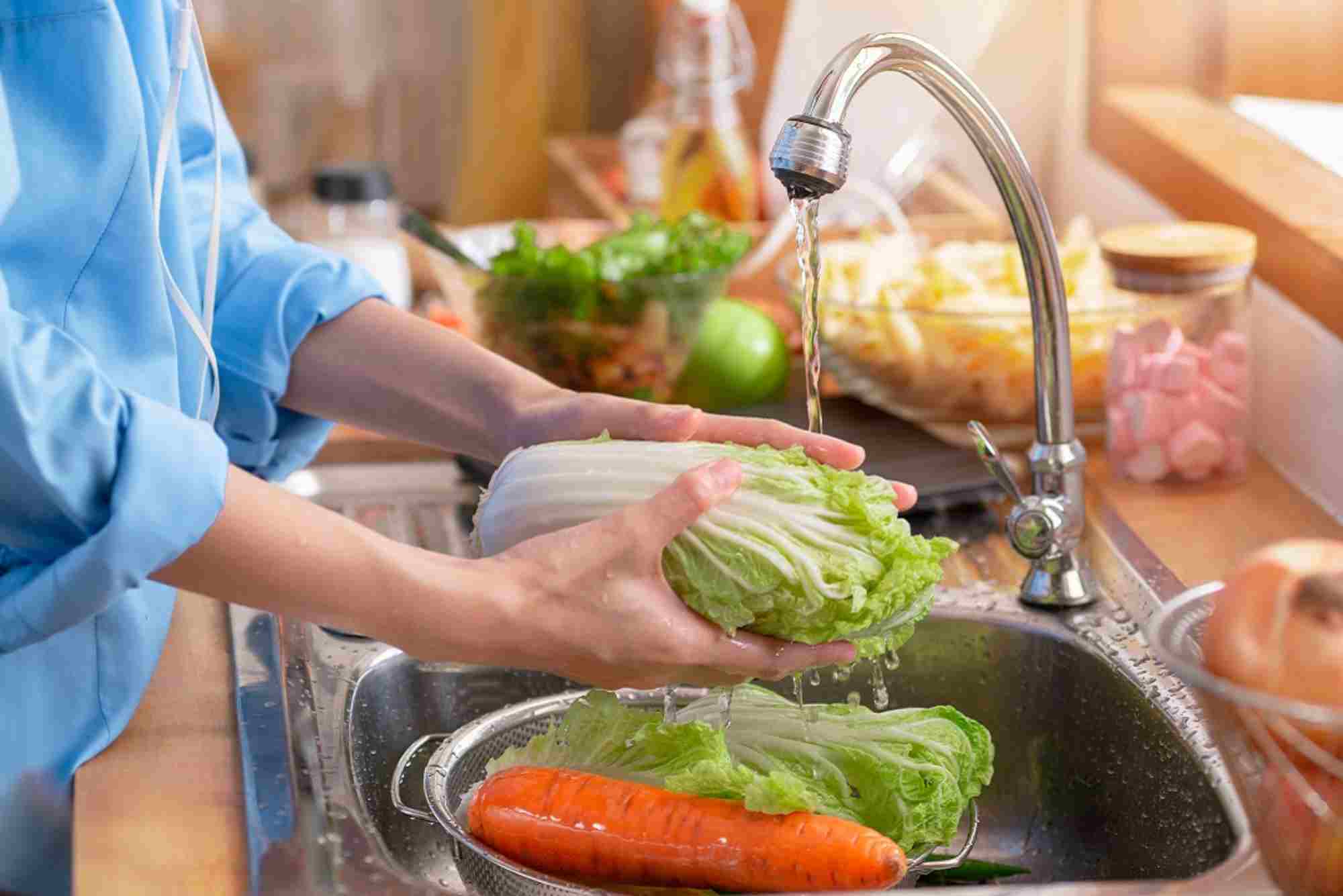 Effect Of Hygienic And Unhygienic Food Handling To The Consumers