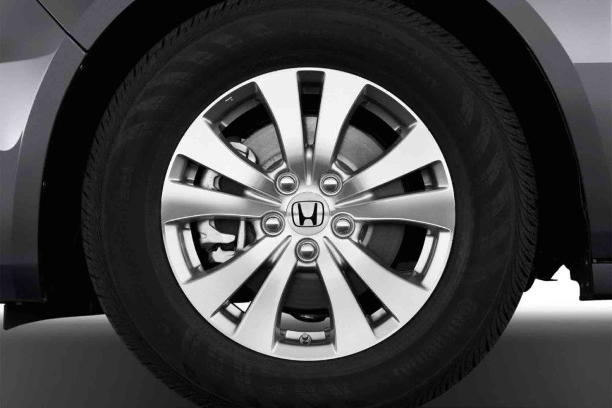 2003 Honda Odyssey Tire Size