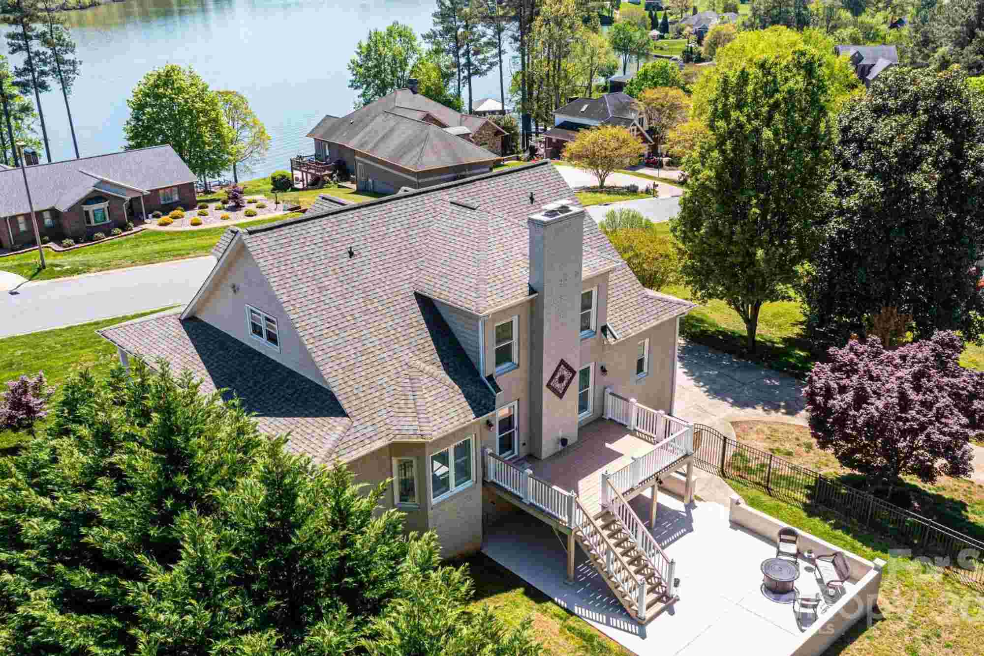 Lake Front Homes For Sale In North Carolina