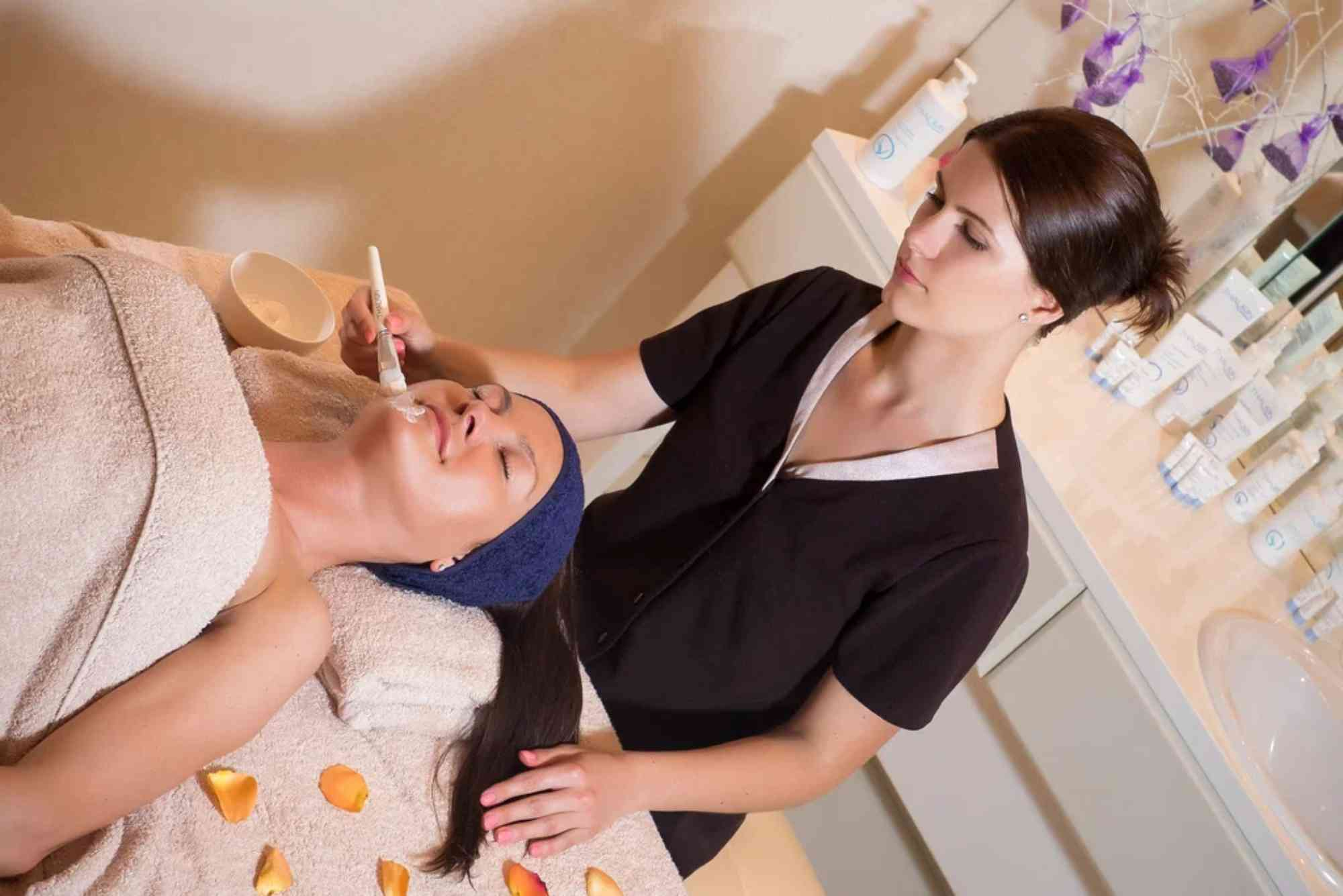 Home Salon Services In Lucknow